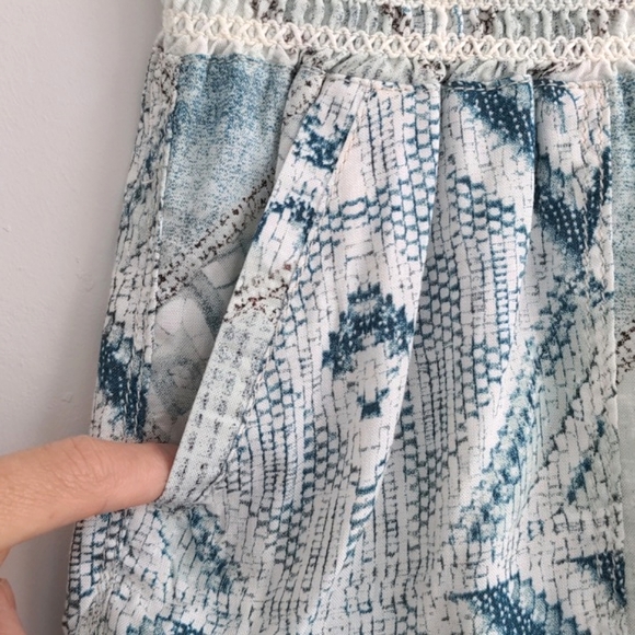 REWASH | Bohemian Pull On Shorts with Pockets, White & Blue, Womens M - Picture 5 of 10